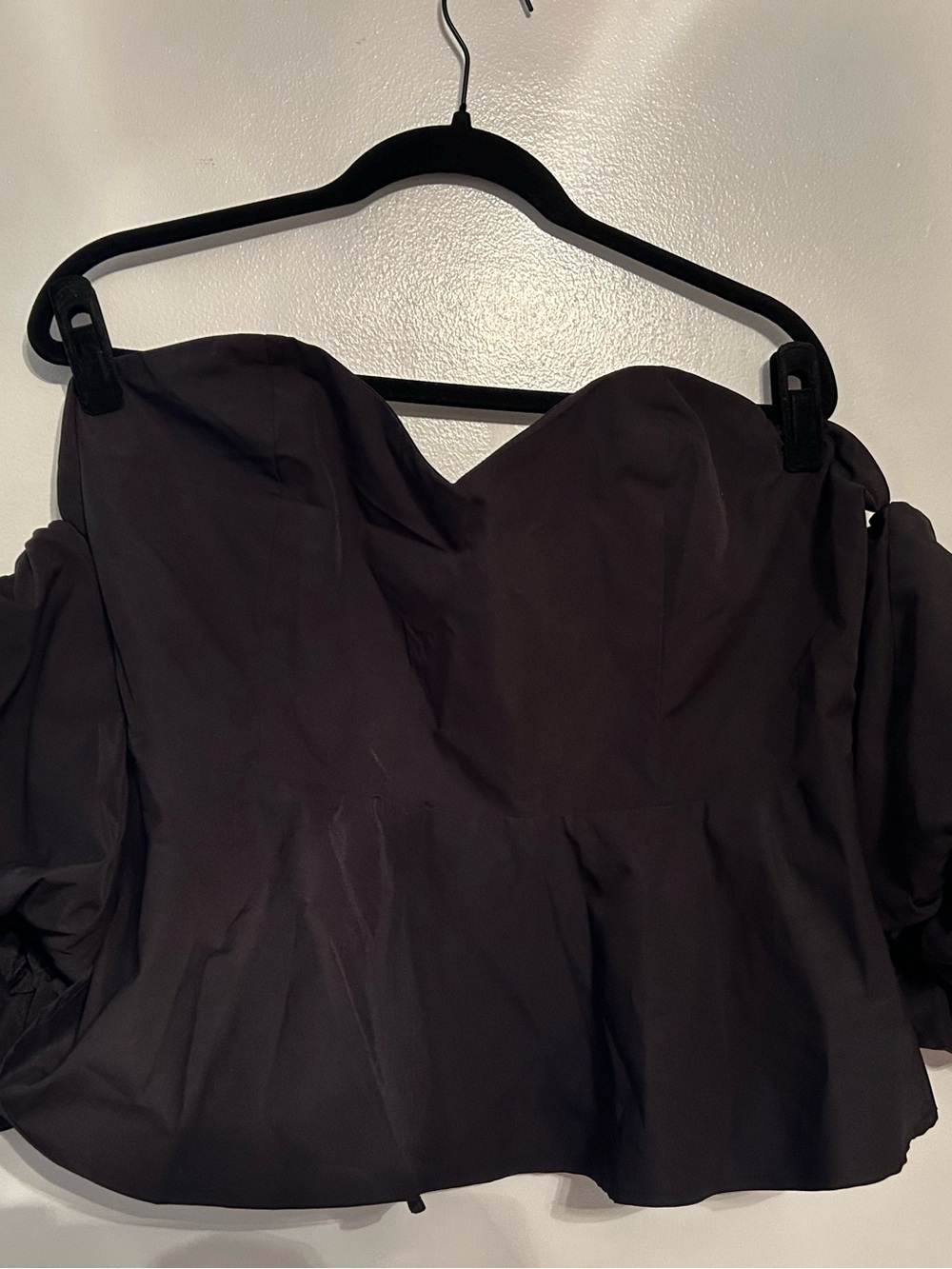 Nasty Gal - Black Strapless Sweetheart Peplum Top w off the shoulder poofs WUS16